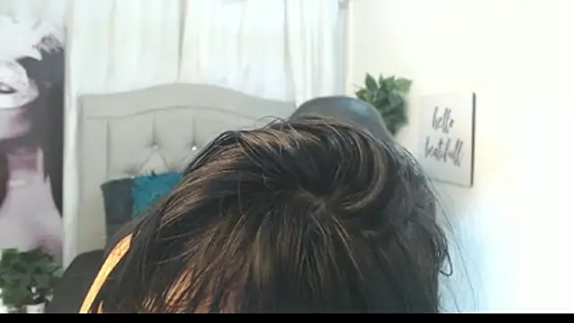 Snapshot of annyrusso chatting on 12.03.25 annyrusso online show from 12.03.25