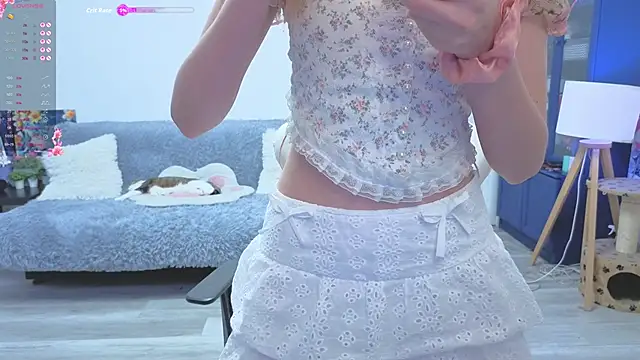 Snapshot of xAlisontiny chatting on 12.01.25 xAlisontiny online show from 12.01.25