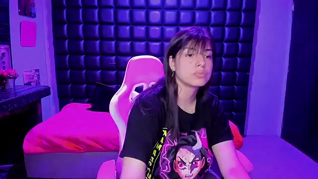 Snapshot of Violetta_Swett_ chatting on 12.01.25 Violetta Swett online show from 12.01.25