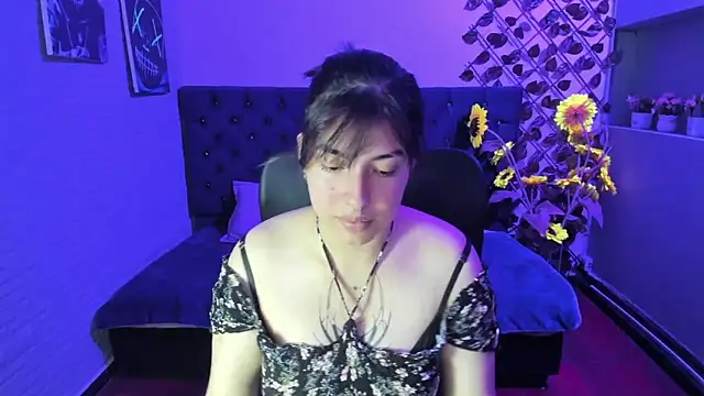 Snapshot of Violetta_Swett_ chatting on 12.04.25 Violetta Swett online show from 12.04.25