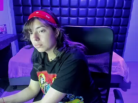 Snapshot of Violetta_Swett_ chatting on 12.15.25 Violetta Swett online show from 12.15.25