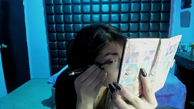 Snapshot of Violetta_Swett_ chatting on 12.19.25 Violetta Swett online show from 12.19.25