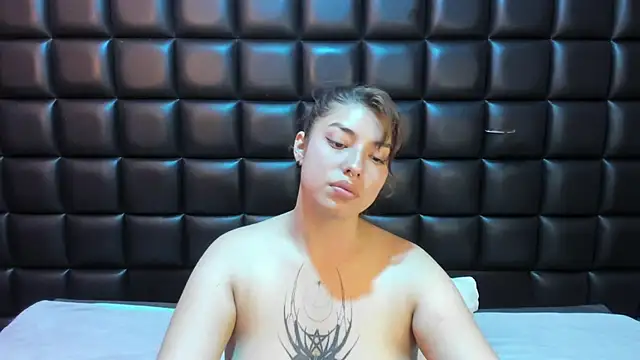 Snapshot of Violetta_Swett_ chatting on 01.08.26 Violetta Swett online show from 01.08.26