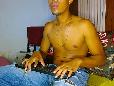 andreswj bigcock23 online show from 10.05.25