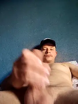 Snapshot of IZ2398 chatting on 03.27.26 IZ2398 online show from 03.27.26