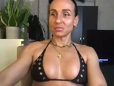 GluteQueenE online show from 01.14.26