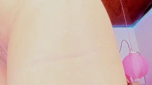 Snapshot of shannon_kinne_ chatting on 12.16.25 shannon kinne online show from 12.16.25