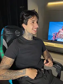 Snapshot of RealGdiass chatting on 10.04.25 RealGdiass online show from 10.04.25