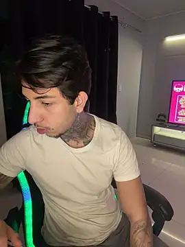 Snapshot of RealGdiass chatting on 10.29.25 RealGdiass online show from 10.29.25