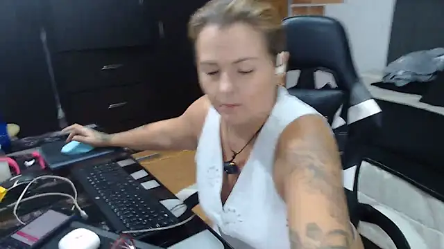 perlagoloza05 online show from 06.21.26
