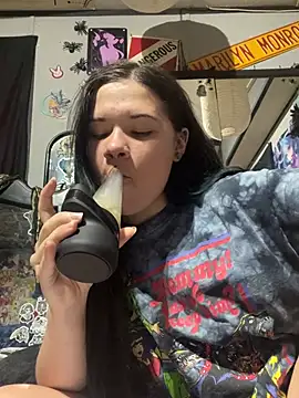 Snapshot of Jynx420friendly chatting on 06.29.26 Jynx420friendly online show from 06.29.26