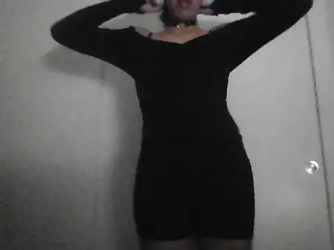 Snapshot of Sunny_Pebble chatting on 10.04.25 Sunny Pebble online show from 10.04.25