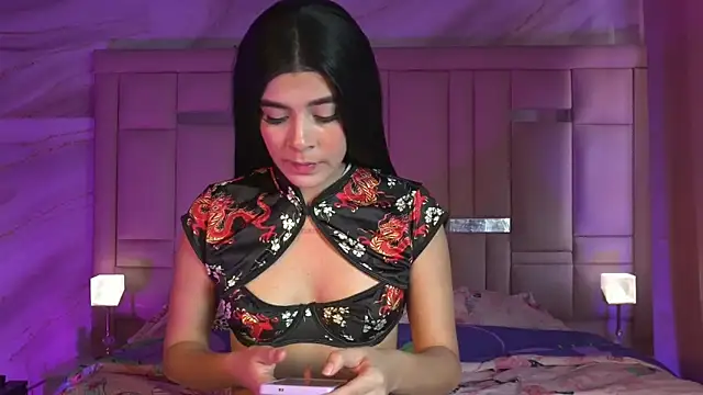 -Nahomi- online show from 10.18.25