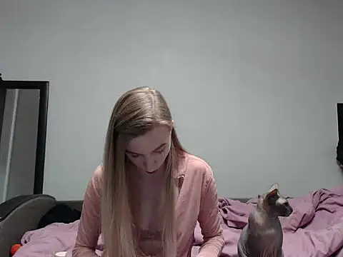 Snapshot of sophieryder chatting on 11.23.25 sophieryder online show from 11.23.25