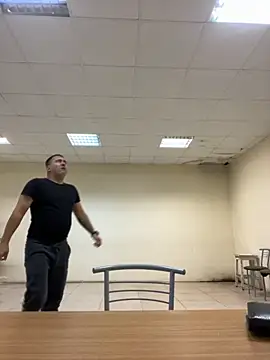 Snapshot of Mahrovmaxim chatting on 10.18.25 Mahrovmaxim online show from 10.18.25