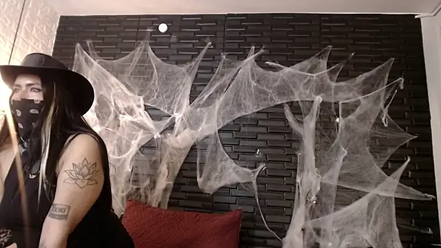 Snapshot of JardinEspanol chatting on 10.29.25 JardinEspanol online show from 10.29.25