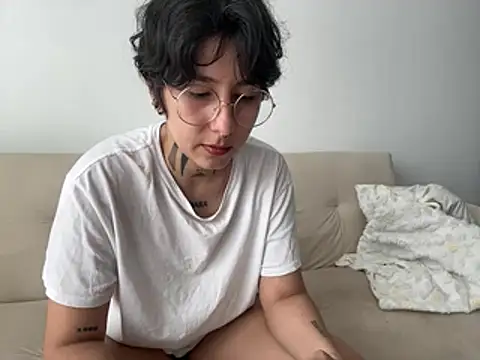 Snapshot of DaisyEmily chatting on 05.24.26 DaisyEmily online show from 05.24.26