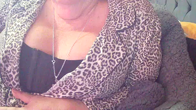 Playful MILF Demi online show from 02.02.26