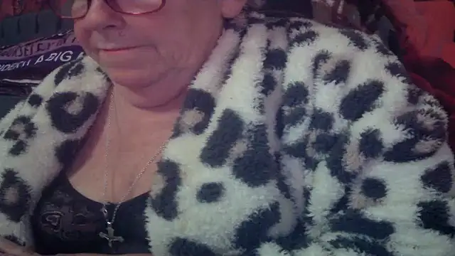 Playful MILF Demi online show from 04.21.26