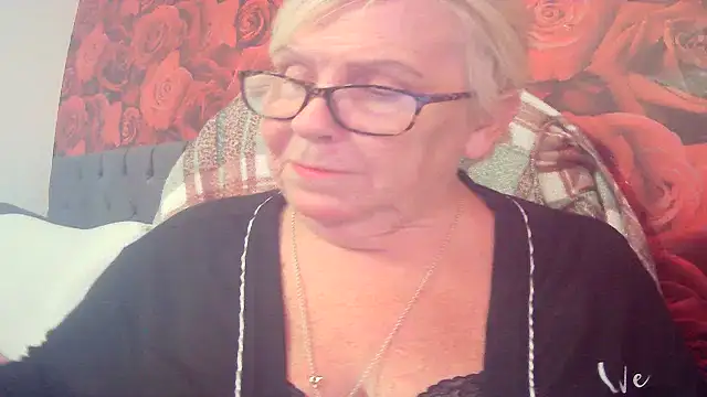 Playful MILF Demi online show from 05.04.26