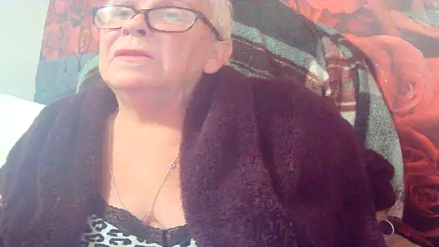 Playful MILF Demi online show from 06.03.26