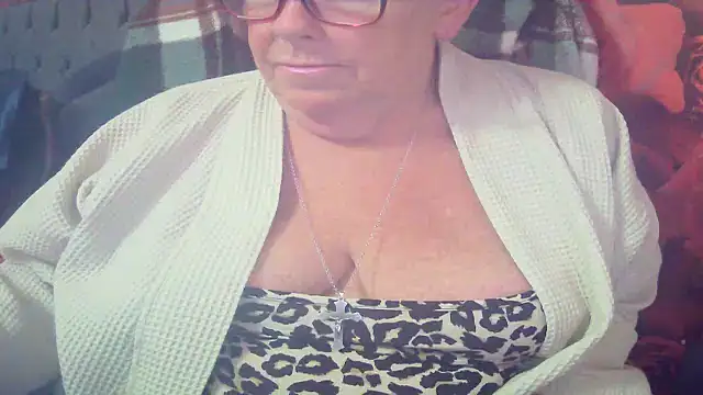 Playful MILF Demi online show from 06.11.26