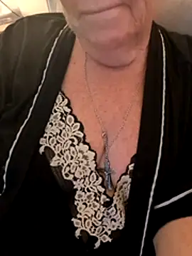 Playful MILF Demi online show from 06.12.26