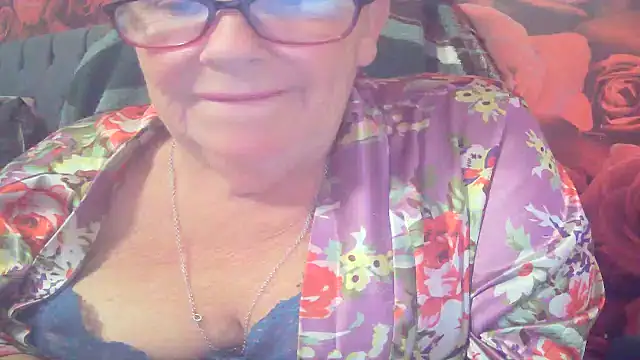 Playful MILF Demi online show from 06.14.26