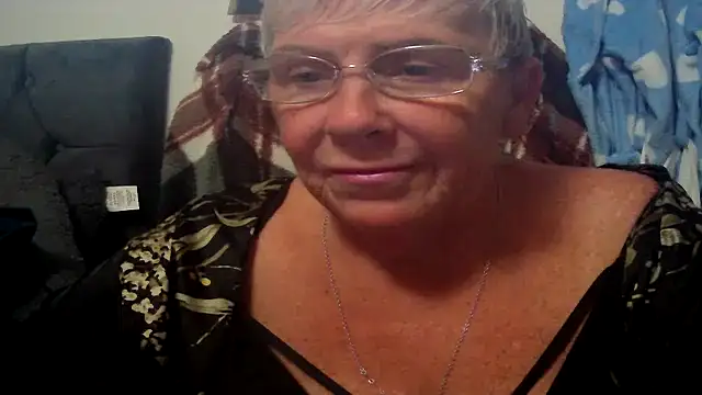Snapshot of Playful_MILF_Demi chatting on 06.25.26 Playful MILF Demi online show from 06.25.26