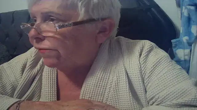 Snapshot of Playful_MILF_Demi chatting on 06.28.26 Playful MILF Demi online show from 06.28.26