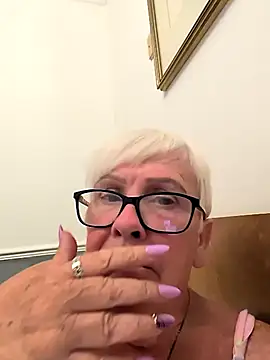 Snapshot of Playful_MILF_Demi chatting on 07.03.26 Playful MILF Demi online show from 07.03.26