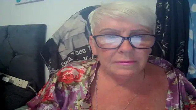 Snapshot of Playful_MILF_Demi chatting on 07.08.26 Playful MILF Demi online show from 07.08.26