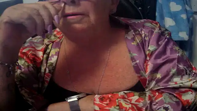 Snapshot of Playful_MILF_Demi chatting on 07.12.26 Playful MILF Demi online show from 07.12.26