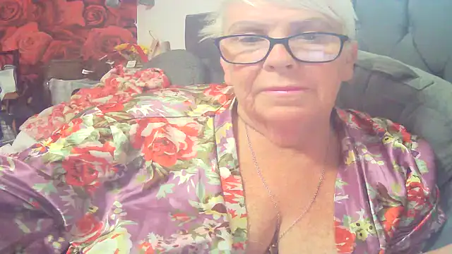 Snapshot of Playful_MILF_Demi chatting on 07.17.26 Playful MILF Demi online show from 07.17.26