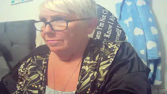 Snapshot of Playful_MILF_Demi chatting on 07.17.26 Playful MILF Demi online show from 07.17.26