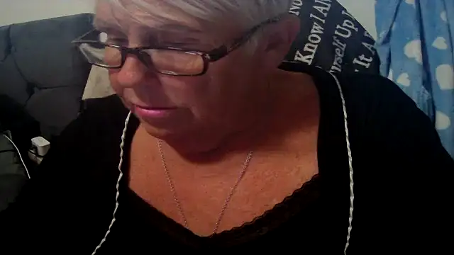 Snapshot of Playful_MILF_Demi chatting on 07.18.26 Playful MILF Demi online show from 07.18.26