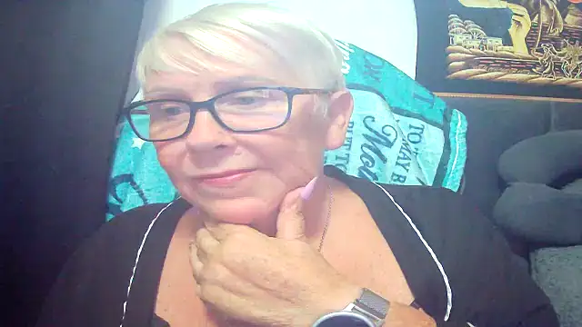 Snapshot of Playful_MILF_Demi chatting on 07.24.26 Playful MILF Demi online show from 07.24.26
