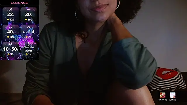 Snapshot of Seductress_Malia chatting on 07.14.26 Seductress Malia online show from 07.14.26