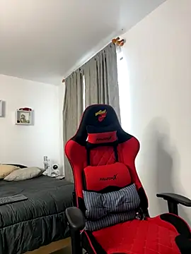 Ezzio Scolaro online show from 10.26.25