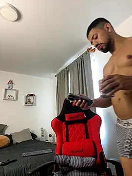 Ezzio Scolaro online show from 10.29.25