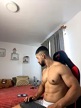 Ezzio Scolaro online show from 11.11.25