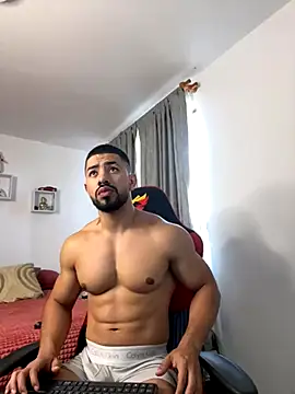 Ezzio Scolaro online show from 11.12.25