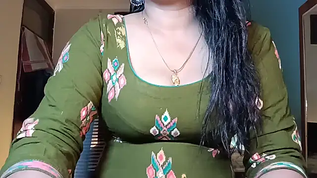 Snapshot of horny_milf_couple chatting on 06.26.26 horny milf couple online show from 06.26.26