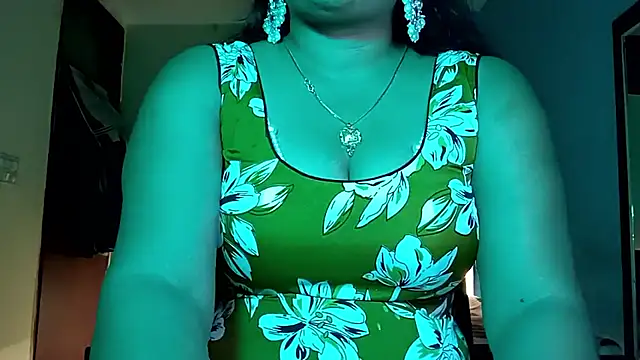 Snapshot of horny_milf_couple chatting on 06.30.26 horny milf couple online show from 06.30.26