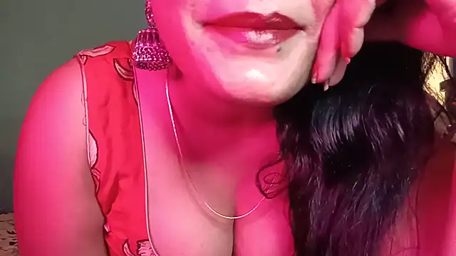 Snapshot of horny_milf_couple chatting on 07.28.26 horny milf couple online show from 07.28.26