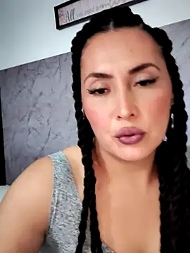 Snapshot of Nina-Velour chatting on 10.09.25 Nina-Velour online show from 10.09.25