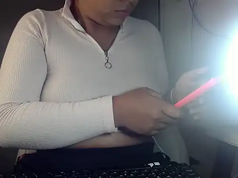 Snapshot of Agatha_milk24 chatting on 10.11.25 Agatha milk24 online show from 10.11.25