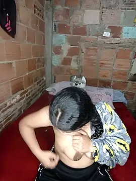 Snapshot of Agatha_milk24 chatting on 10.21.25 Agatha milk24 online show from 10.21.25