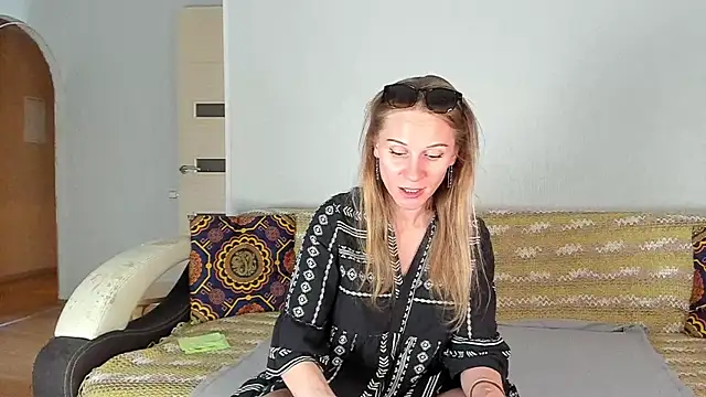 Snapshot of Amalia_Mio chatting on 06.03.26 Amalia Mio online show from 06.03.26