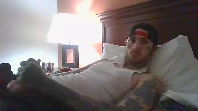 Snapshot of SWAGGDaddy93 chatting on 12.19.25 SWAGGDaddy93 online show from 12.19.25